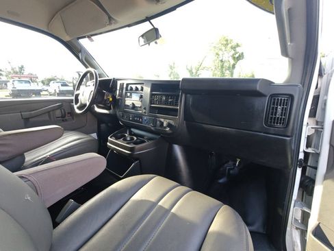 Used 2018 Chevrolet Express 2500 w/ Driver Convenience Package RWD image 24