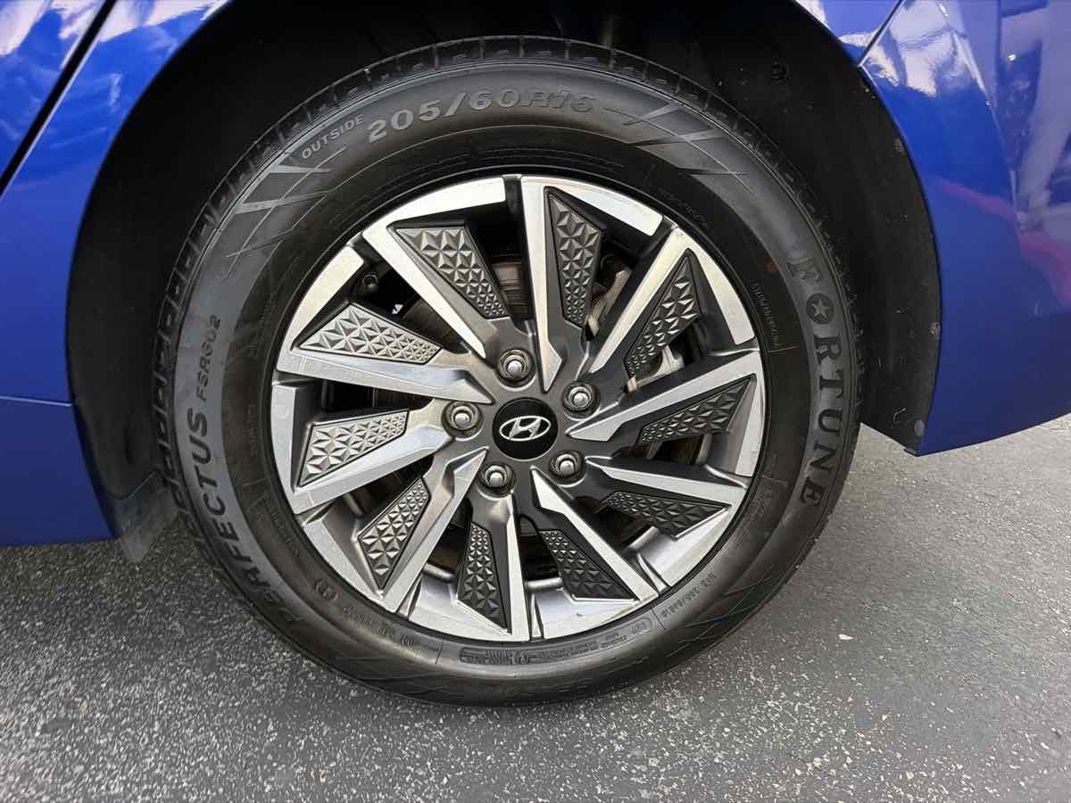 Used 2021 Hyundai Ioniq SE FWD image 33