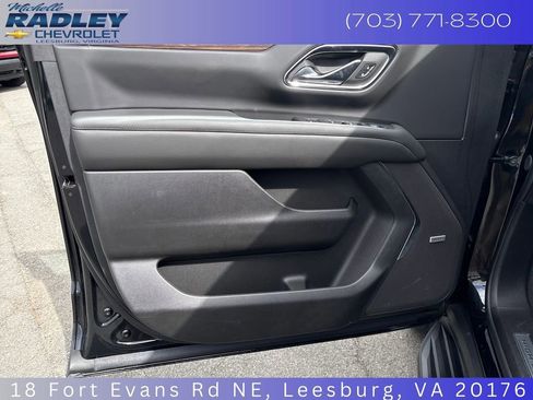Used 2024 Chevrolet Suburban High Country AWD/4WD image 12