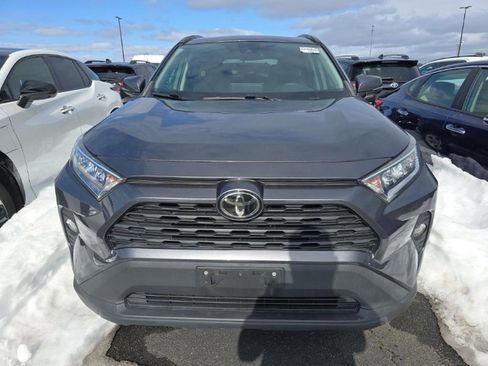 Used 2019 Toyota RAV4 XLE w/ Convenience Package image 3