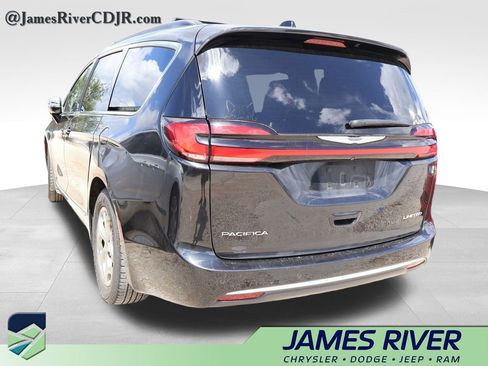 Used 2022 Chrysler Pacifica Limited FWD image 18