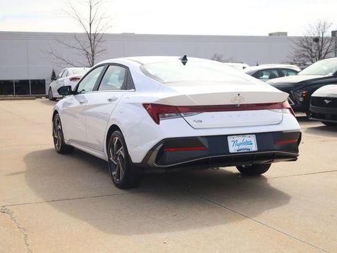 Certified 2025 Hyundai Elantra Limited image 6