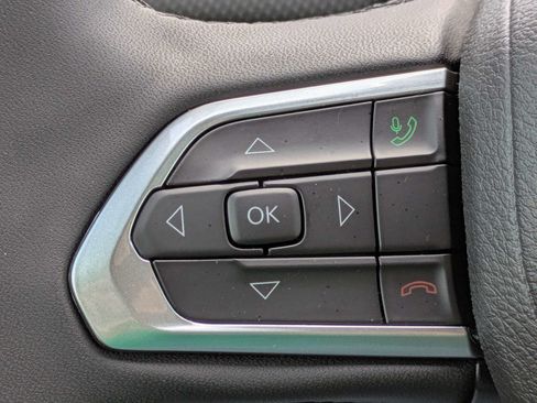 Used 2025 Jeep Compass Latitude w/ Convenience Group AWD/4WD image 30