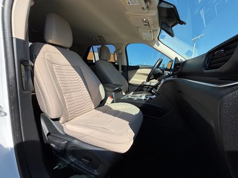 Used 2021 Ford Explorer XLT AWD/4WD image 27