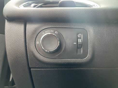 Used 2017 Chevrolet Cruze Premier image 28