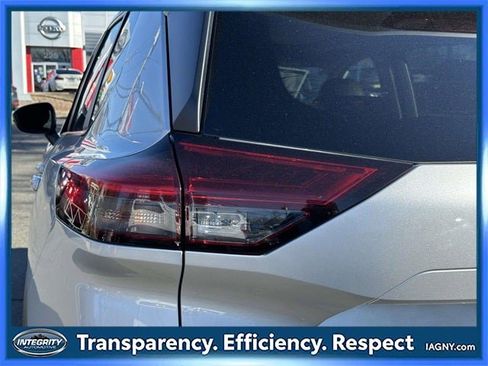 Certified 2022 Nissan Rogue SV w/ SV Premium Package image 12