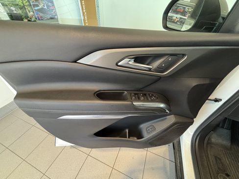 Used 2025 Chevrolet Traverse LT w/ Midnight/Sport Edition FWD image 10