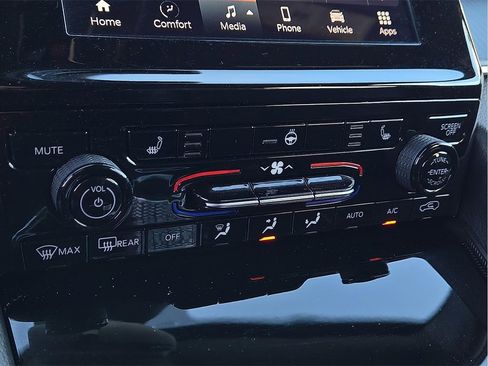 Used 2024 Jeep Grand Cherokee Altitude image 14