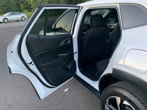 Used 2024 Chevrolet Trax RS w/ Driver Confidence Package image 29