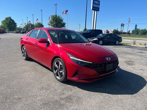 Used 2023 Hyundai Elantra SEL w/ Convenience Package FWD image 2