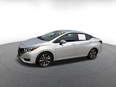 Used 2025 Nissan Versa SV FWD image 8