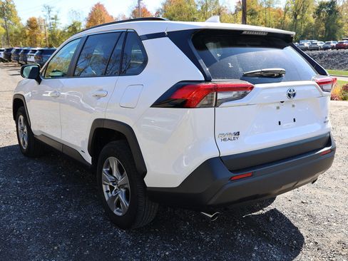 Used 2022 Toyota RAV4 LE image 5