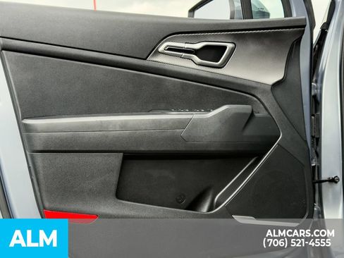 Used 2025 Kia Sportage LX FWD image 11