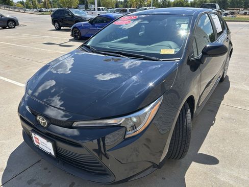 Certified 2025 Toyota Corolla LE FWD image 3