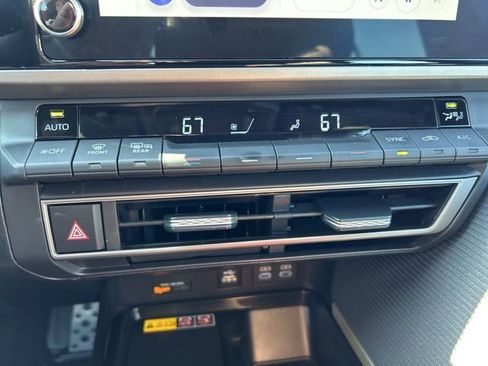 Used 2025 Toyota Camry SE image 14