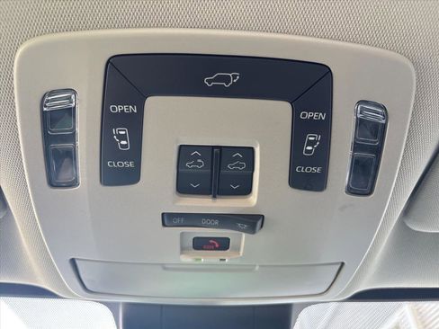 Used 2023 Toyota Sienna XLE image 22