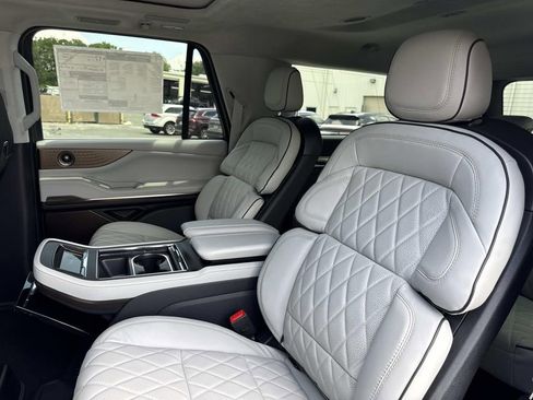 New 2026 Lincoln Navigator L Black Label AWD/4WD image 12