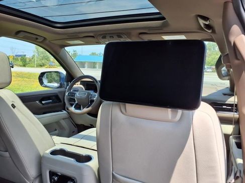 Used 2025 GMC Yukon Denali w/ Denali Reserve Package image 24