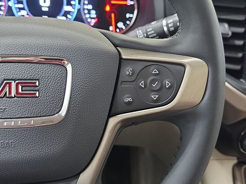 Used 2023 GMC Acadia Denali w/ Denali Ultimate Package AWD/4WD image 16