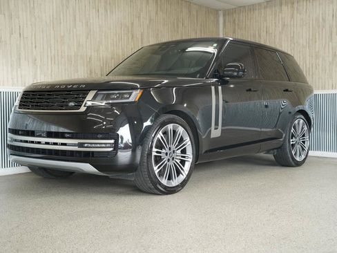 Used 2025 Land Rover Range Rover SE AWD/4WD image 4