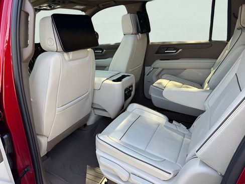 New 2026 GMC Yukon XL Denali w/ Denali Reserve Package AWD/4WD image 16