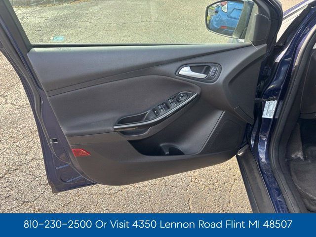 Used 2017 Ford Focus Titanium FWD image 11