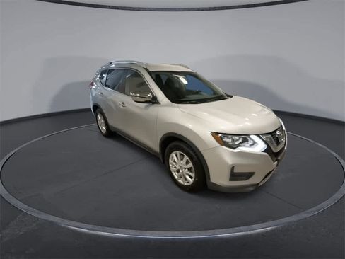 Used 2017 Nissan Rogue SV w/ SV Family Package image 2