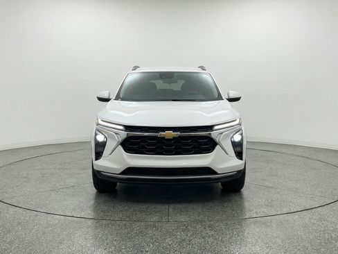 Used 2025 Chevrolet Trax LT w/ LT Convenience Package image 2