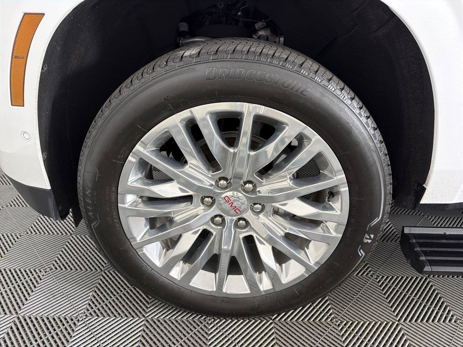 Used 2025 GMC Yukon XL Denali w/ Sun & Power Step Package RWD image 9
