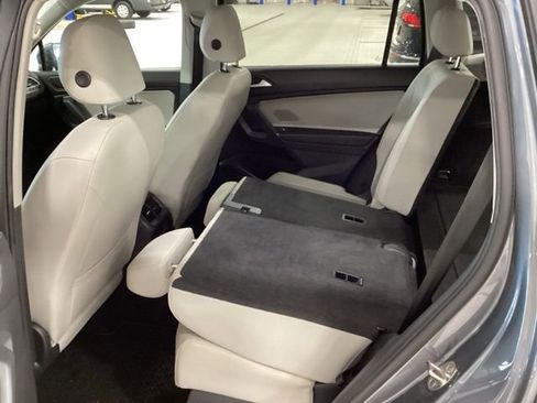 Used 2020 Volkswagen Tiguan SE w/ Panoramic Sunroof Package AWD/4WD image 13