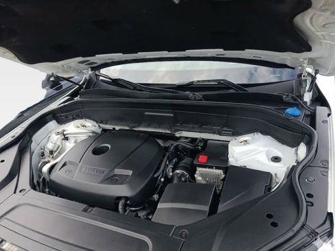 Used 2019 Volvo XC90 T5 Momentum image 11
