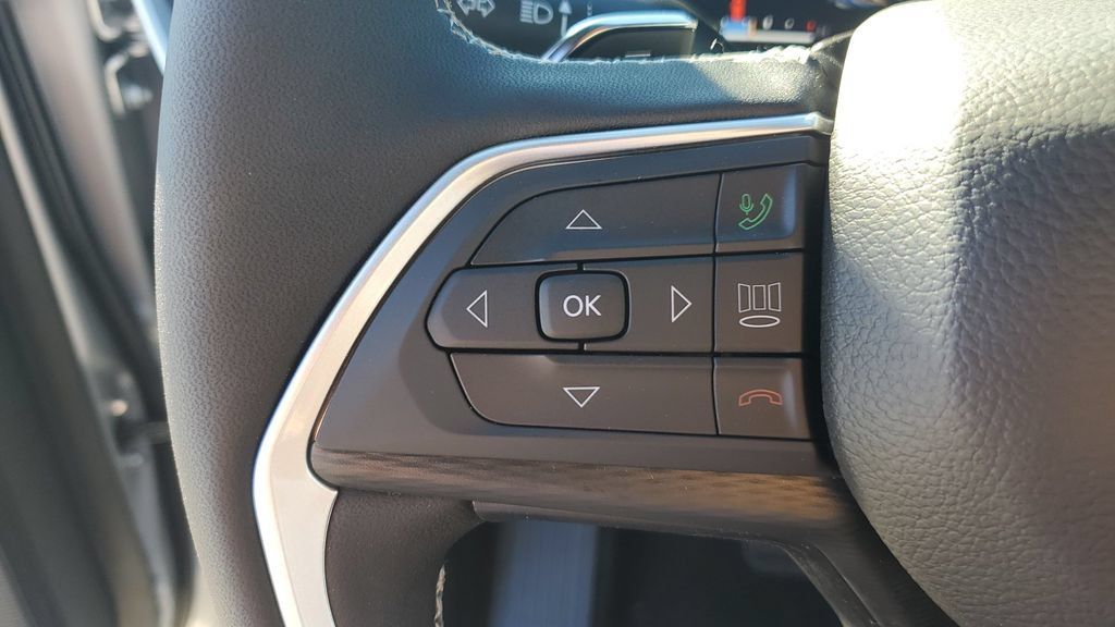 Used 2025 Jeep Grand Cherokee L Altitude AWD/4WD image 32