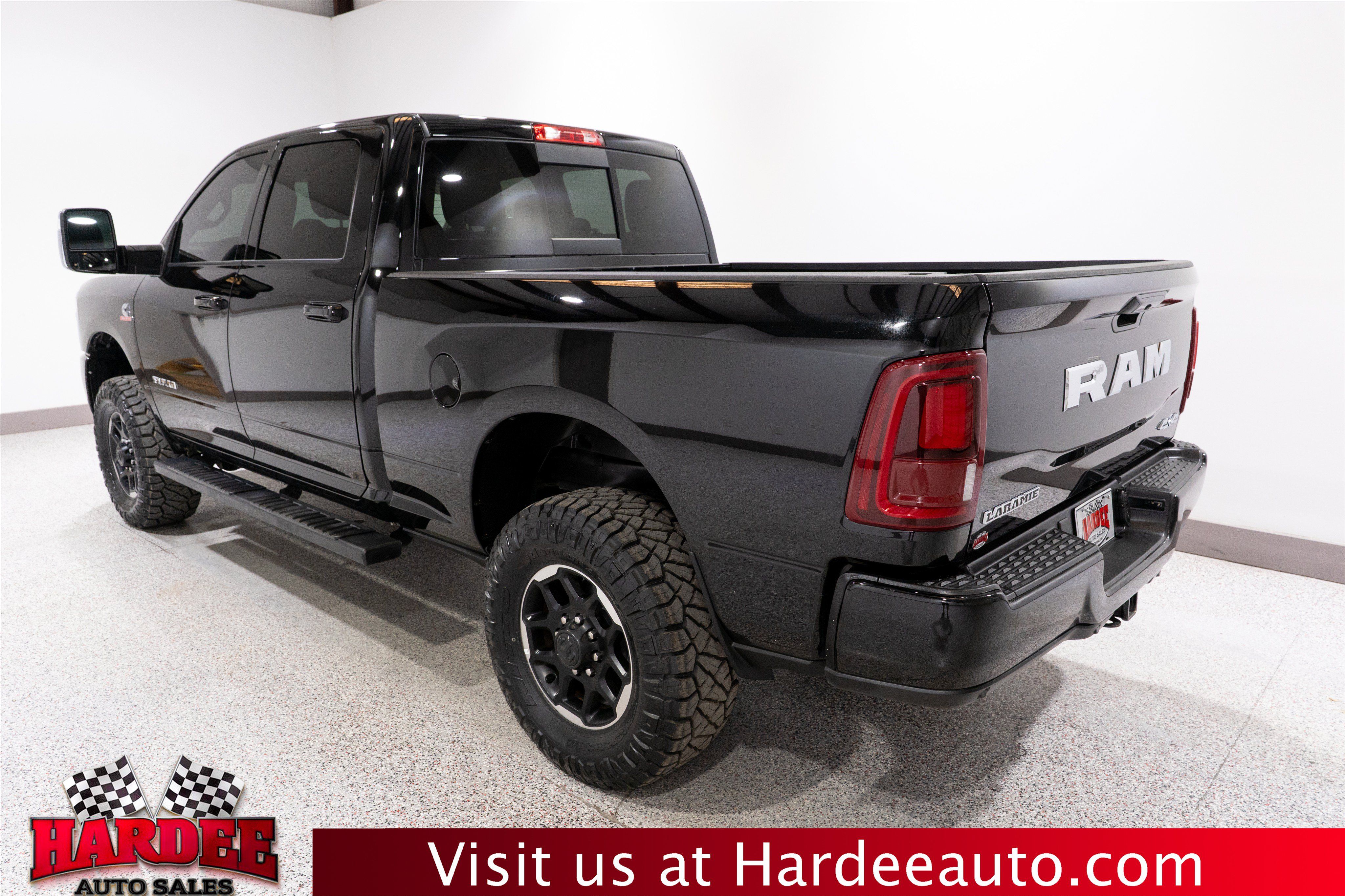 Used 2026 RAM 2500 Laramie AWD/4WD image 3