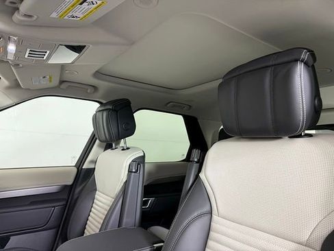 Certified 2025 Land Rover Discovery Dynamic SE AWD/4WD image 13