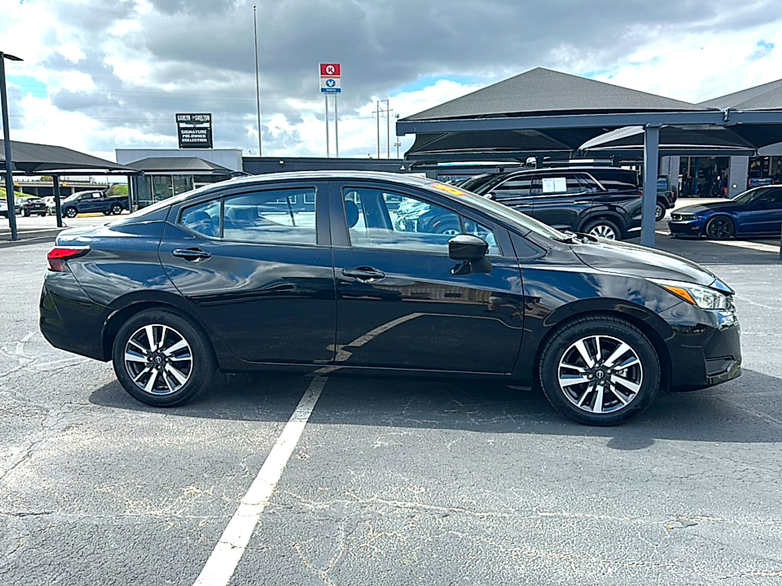 Used 2025 Nissan Versa SV FWD image 9