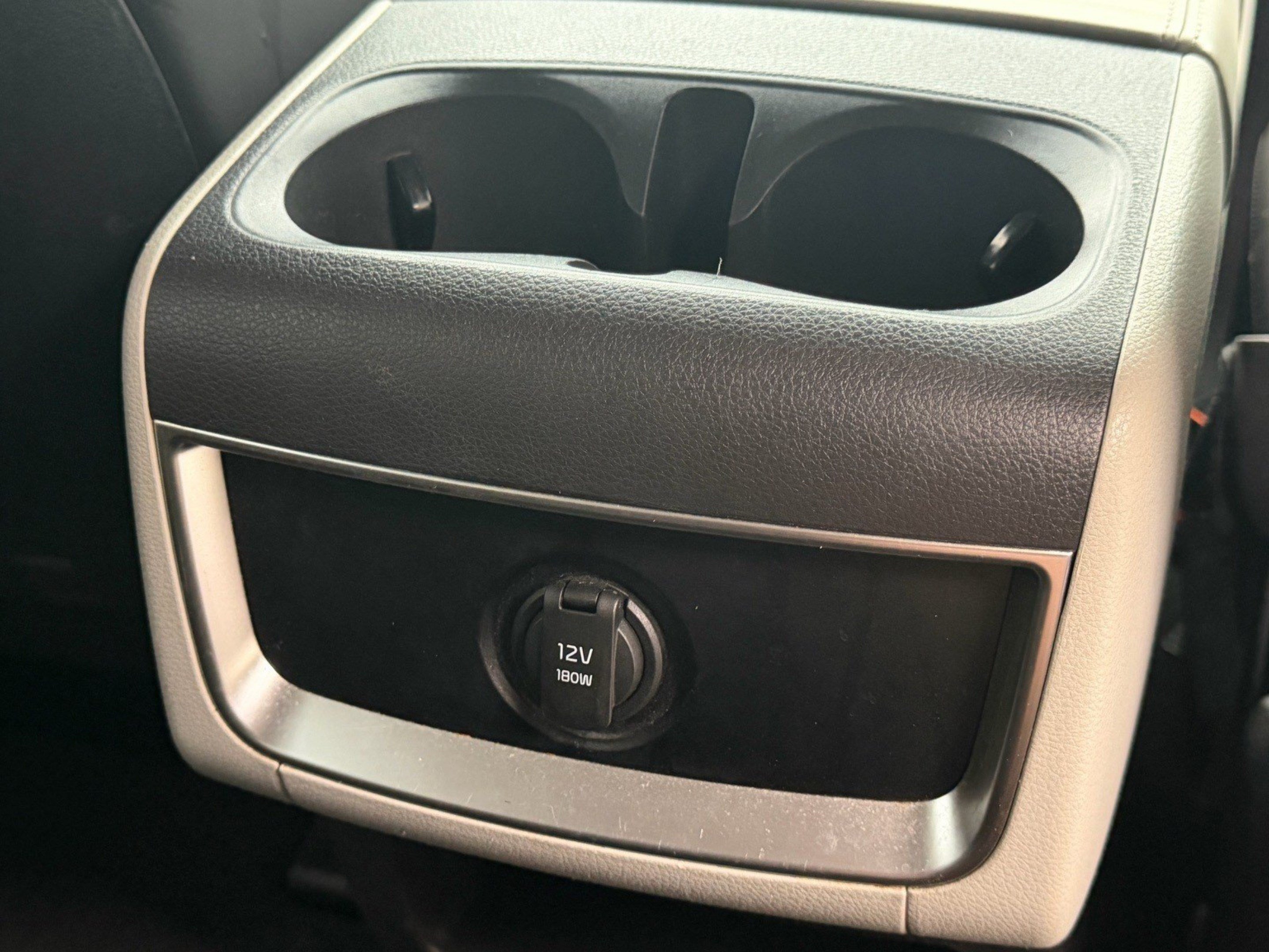 Used 2022 Kia Carnival LX FWD image 46