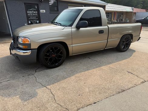 Used 2004 GMC Sierra 1500 W/T RWD image 2