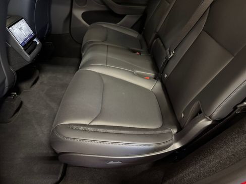 Used 2026 Tesla Model Y Long Range AWD/4WD image 19