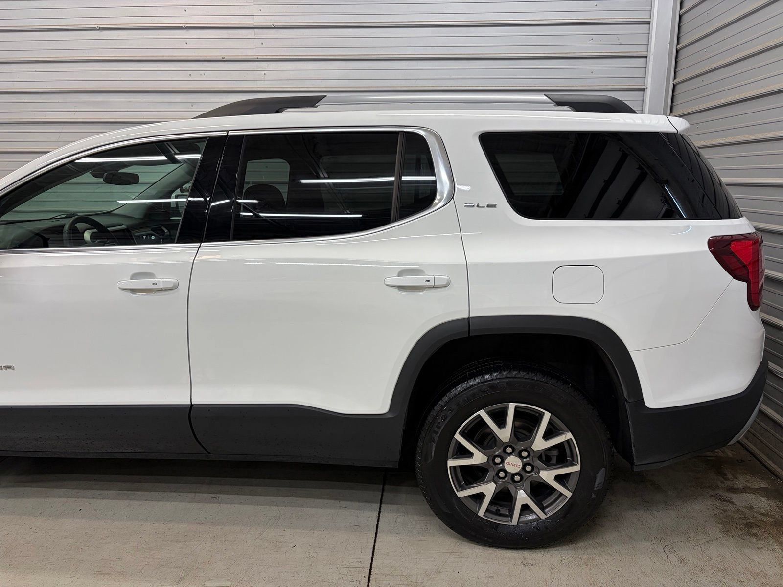 Used 2021 GMC Acadia SLE w/ Driver Convenience Package AWD/4WD image 5