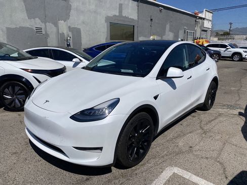 Used 2023 Tesla Model Y Long Range image 2