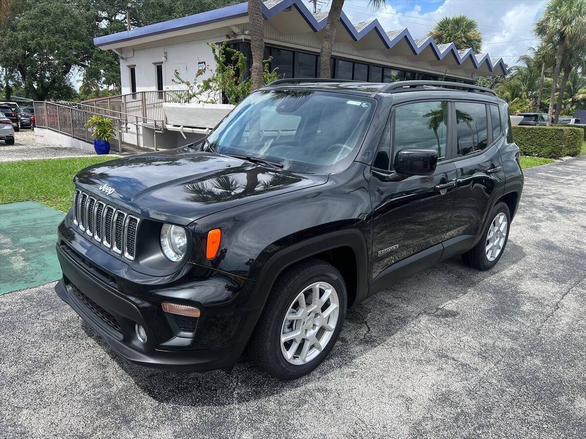 Used 2021 Jeep Renegade Latitude FWD image 2