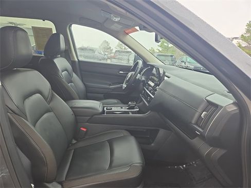 Certified 2025 Nissan Pathfinder SL image 15