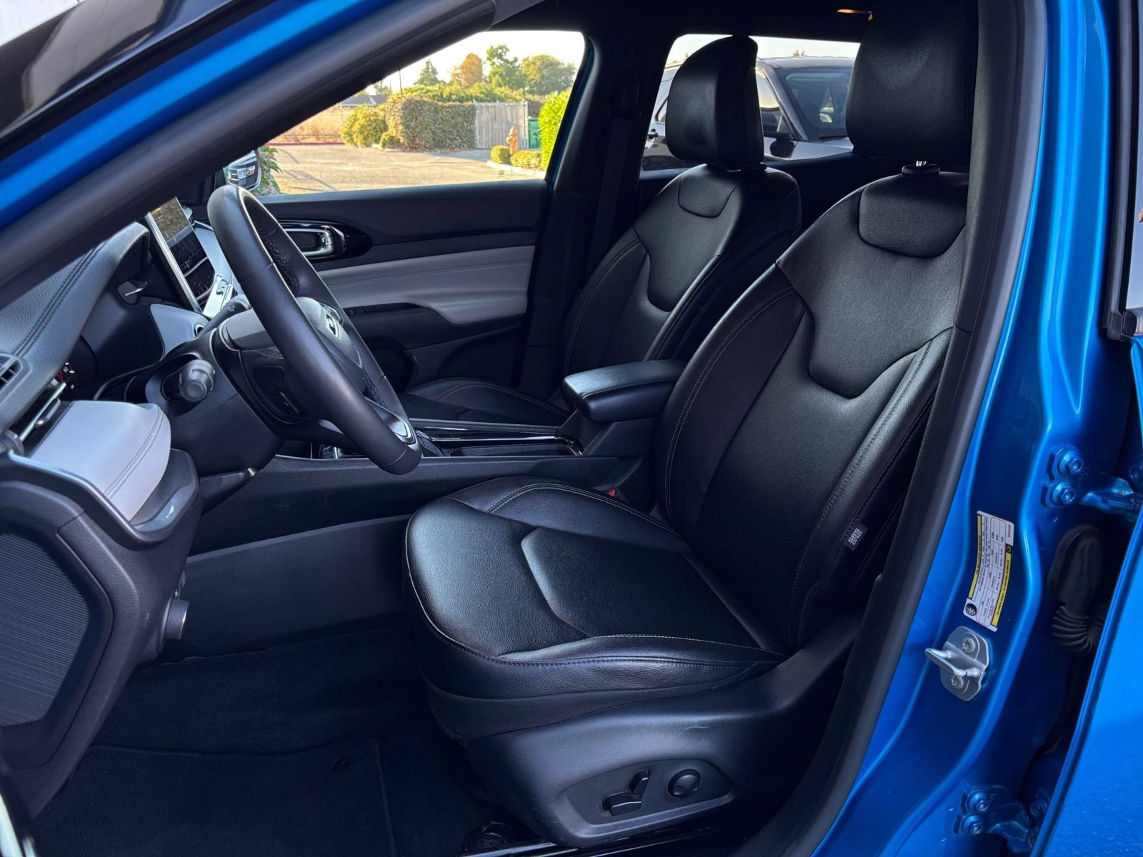 Used 2025 Jeep Compass Limited AWD/4WD image 36