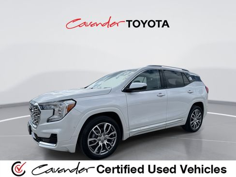 Used 2022 GMC Terrain Denali w/ Denali Premium Package AWD/4WD image 1
