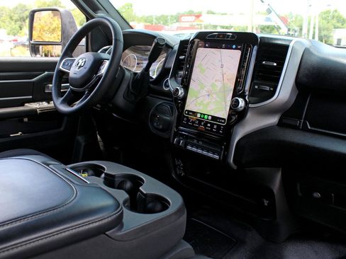 Used 2025 RAM 5500 4x4 Crew Cab image 39