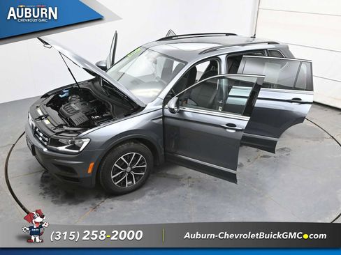 Used 2021 Volkswagen Tiguan SE w/ Panoramic Sunroof Package AWD/4WD image 32