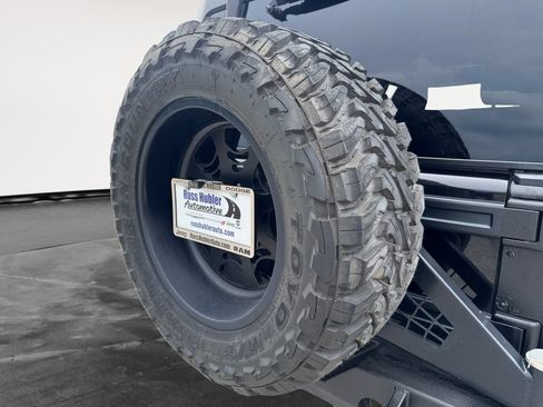 Used 2017 Jeep Wrangler Unlimited Rubicon w/ Connectivity Group AWD/4WD image 6