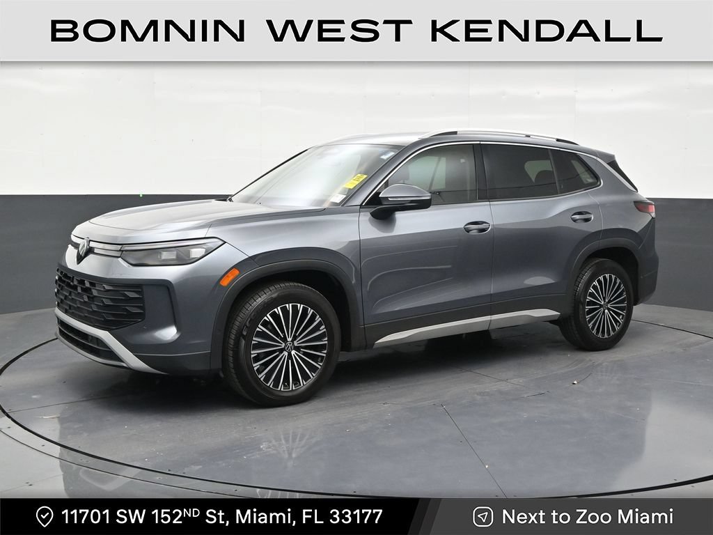 Used 2025 Volkswagen Tiguan S FWD image 1