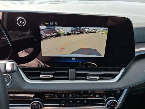 Used 2026 Chevrolet Equinox LT FWD image 18