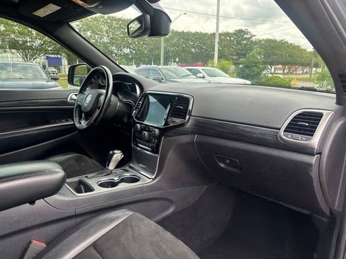 Used 2019 Jeep Grand Cherokee Altitude AWD/4WD image 15
